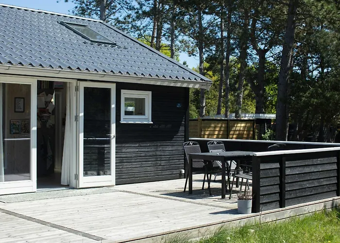 Vakantiehuis Amid Heather Near The Sea Lies Hut *